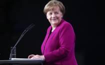 Mehrheit erwartet von Merkel Spende von Teil ihres Buchhonorars